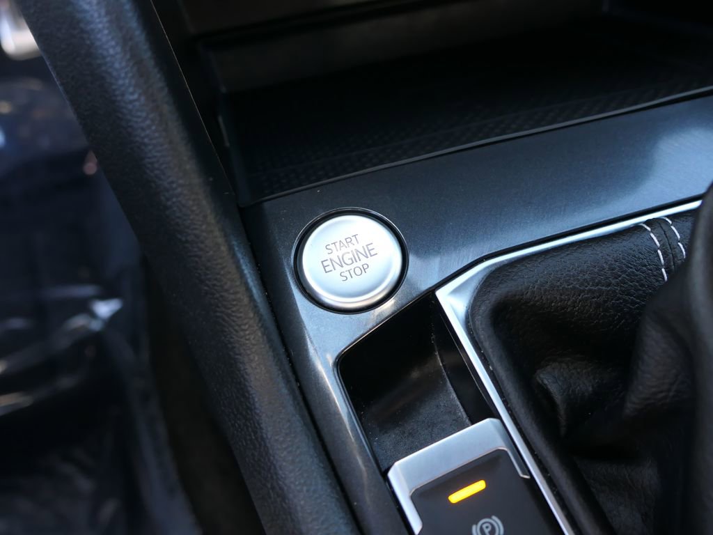 Used 2022 Volkswagen Tiguan SE R-Line image 20