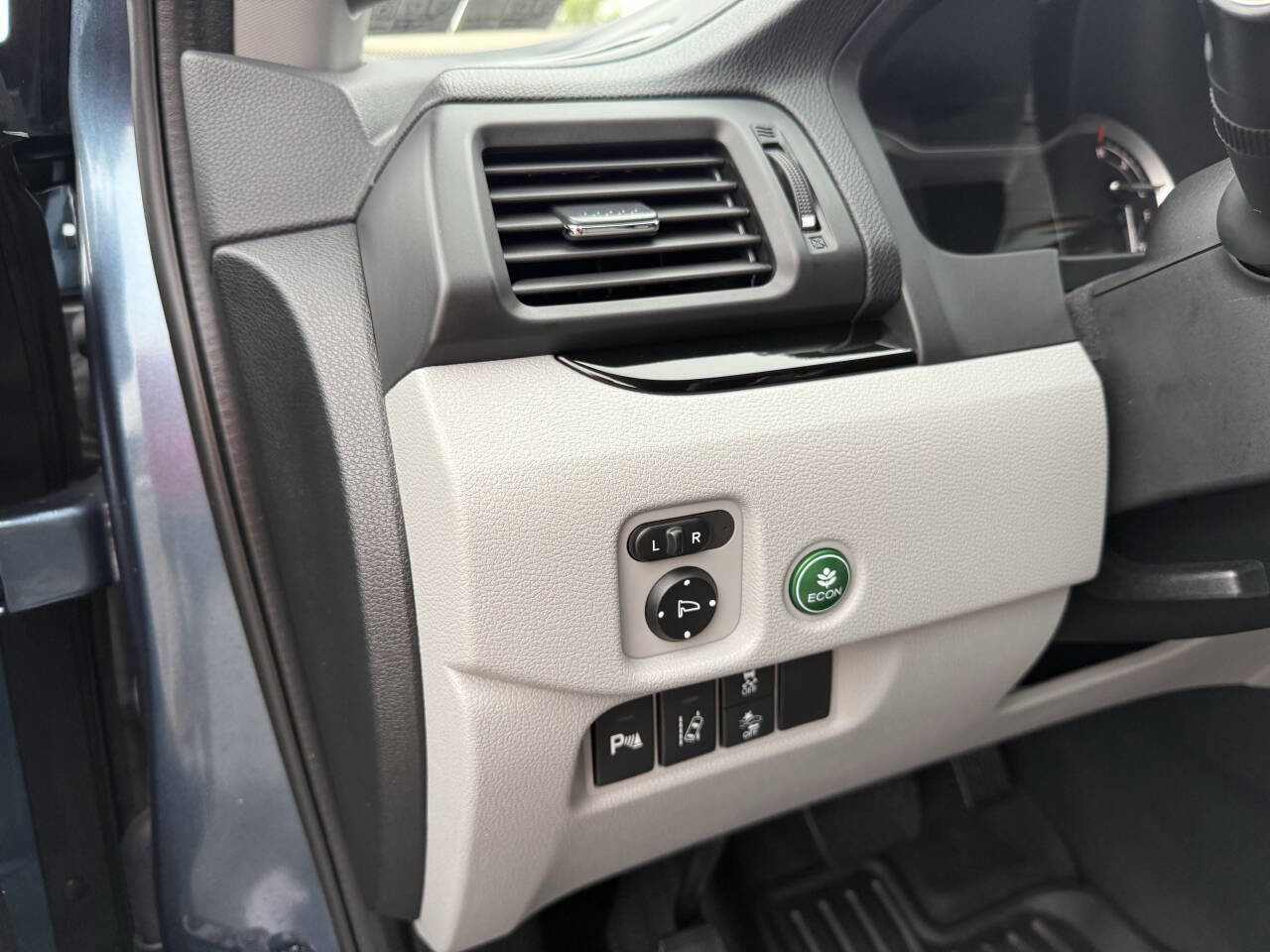 Used 2016 Honda Pilot Touring image 12