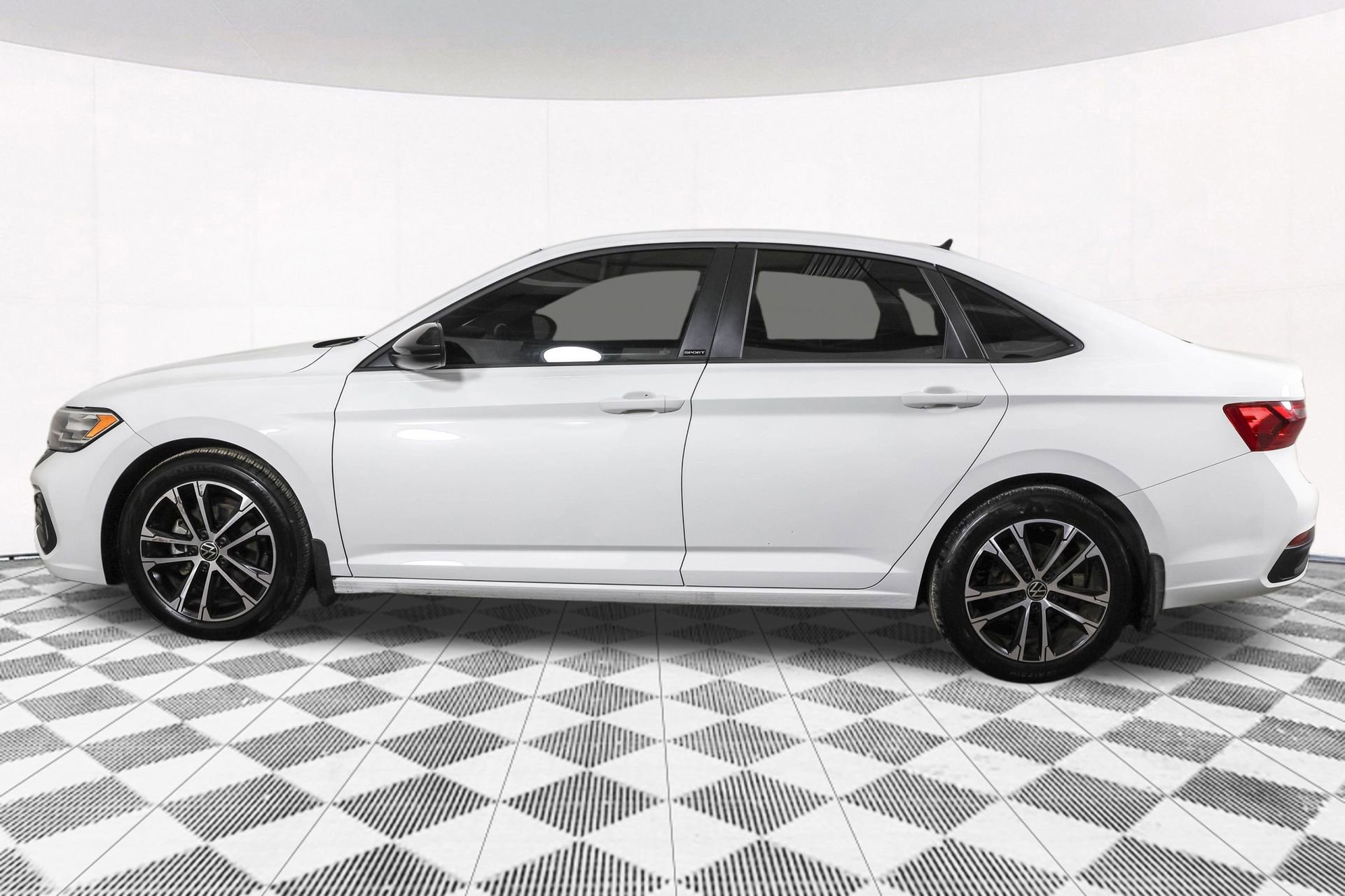 Used 2024 Volkswagen Jetta Sport image 19