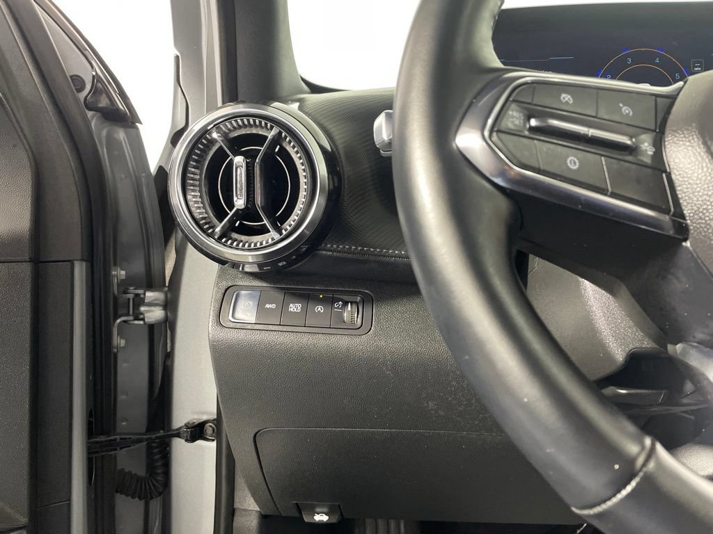 Used 2025 Chevrolet Equinox LT AWD/4WD image 13