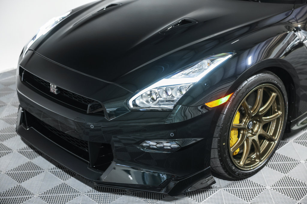 Used 2024 Nissan GT-R w/ Floor Mat Package AWD/4WD image 18