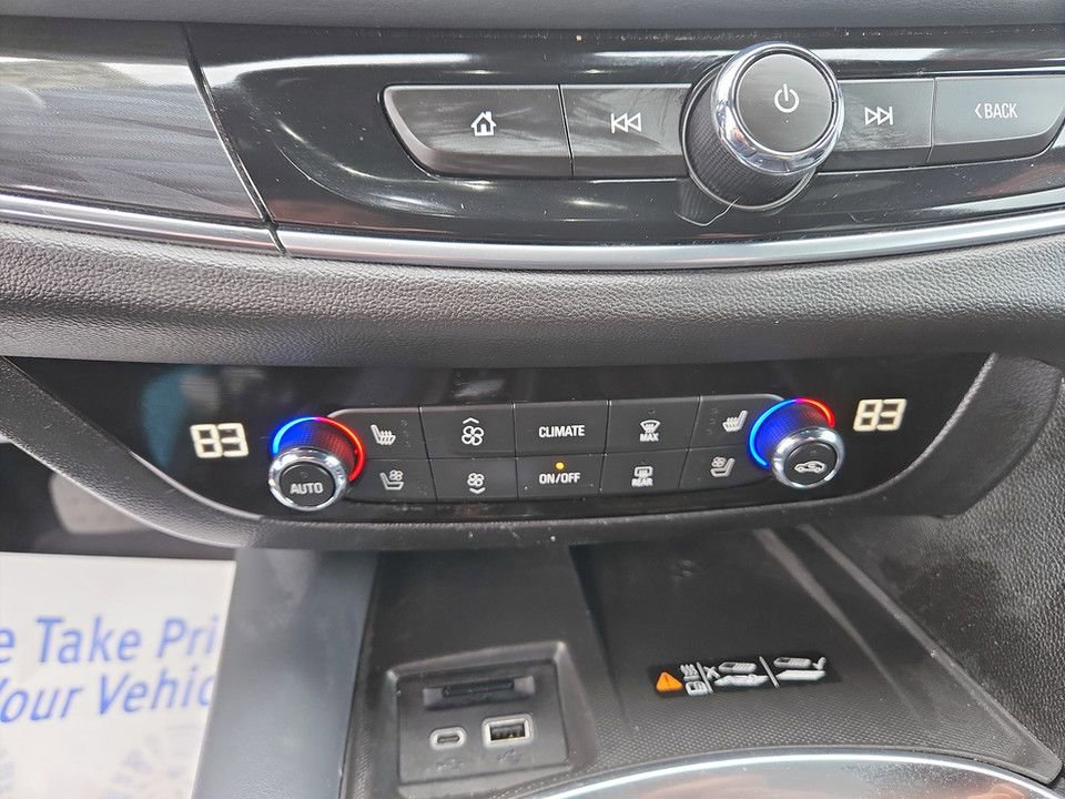 Used 2024 Buick Enclave Premium image 25