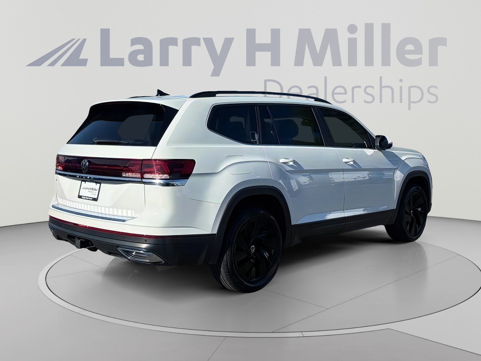 Used 2024 Volkswagen Atlas SE w/ Black Wheel Package FWD image 7