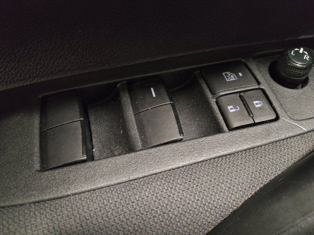 Used 2021 Toyota Corolla LE FWD image 27