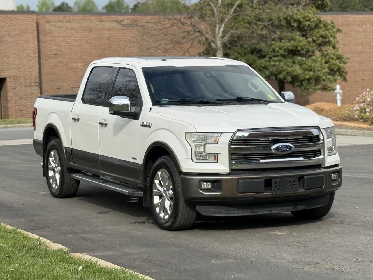 Used 2015 Ford F150 Lariat w/ Equipment Group 502A Luxury RWD image 3