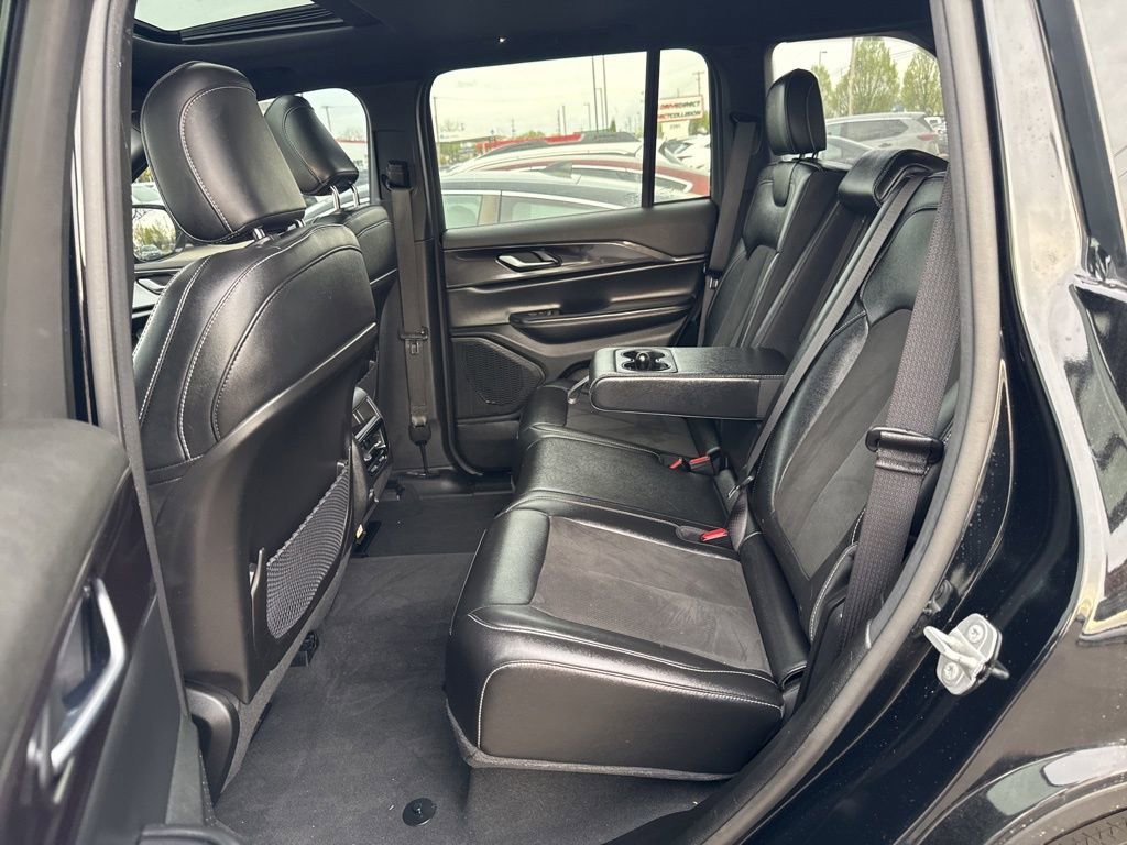 Used 2023 Jeep Grand Cherokee Altitude image 10