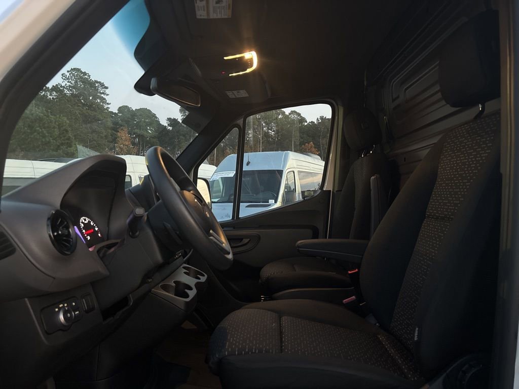 Used 2023 Mercedes-Benz Sprinter 144 Cargo image 33