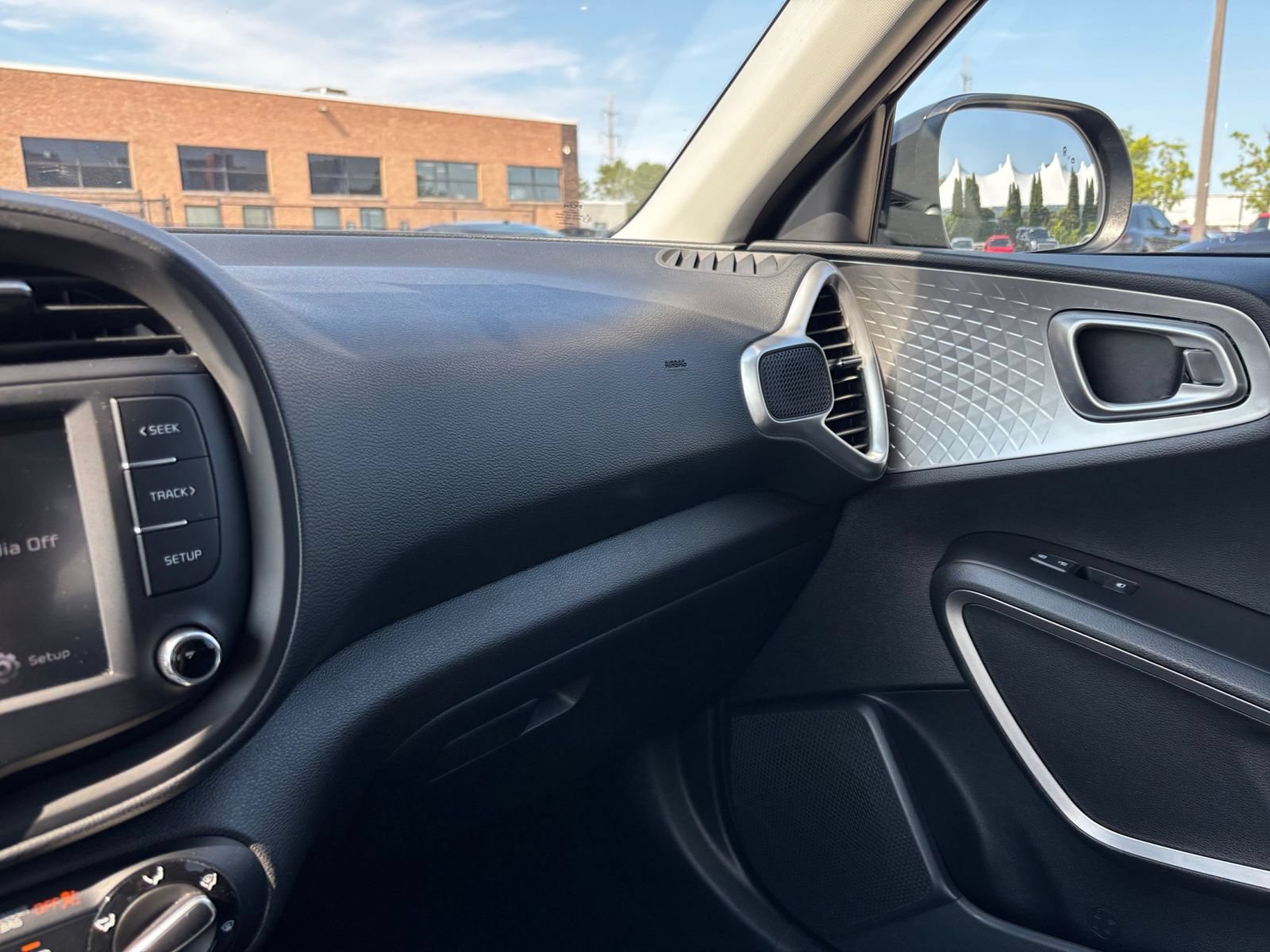 Used 2025 Kia Soul LX w/ LX Technology Package FWD image 32
