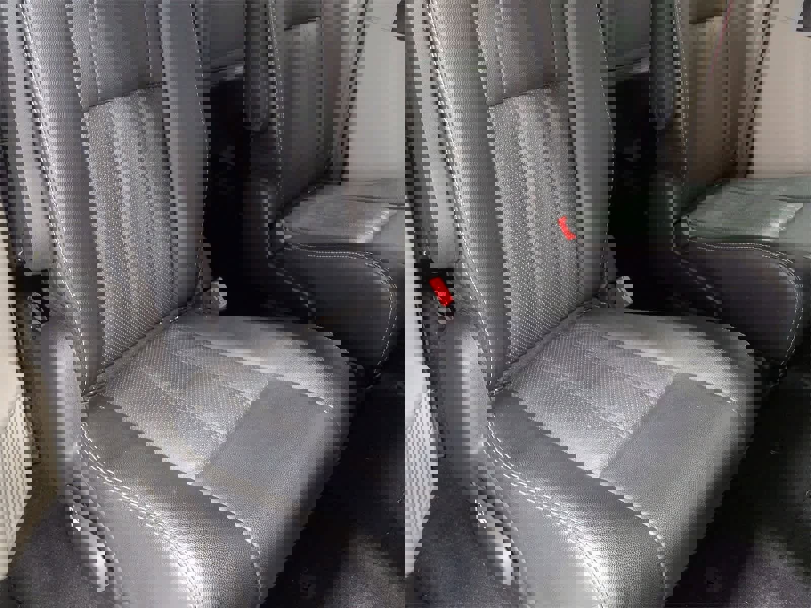 Used 2015 Chrysler Town & Country Touring-L w/ Driver Convenience Group image 21