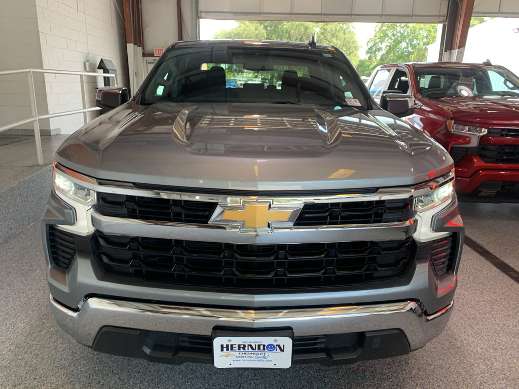 Used 2025 Chevrolet Silverado 1500 LT RWD image 2
