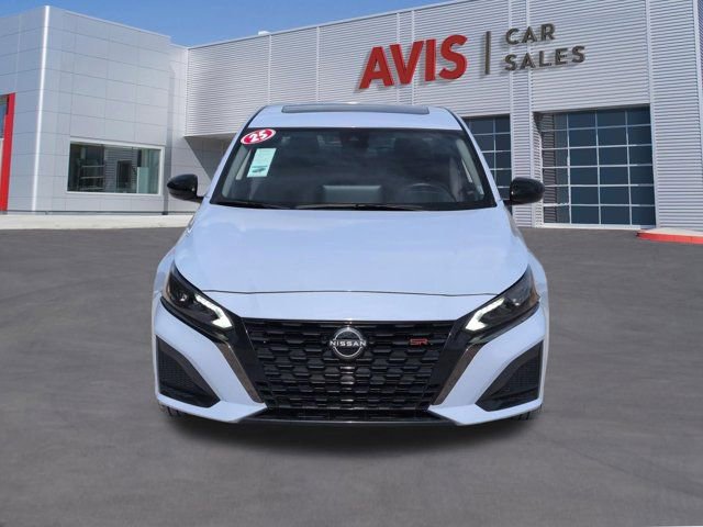 Used 2025 Nissan Altima 2.5 SR w/ SR Premium Package AWD/4WD image 2