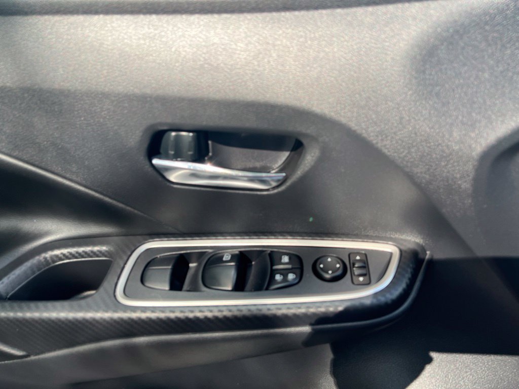 Used 2025 Nissan Versa SR w/ Trunk Package FWD image 15