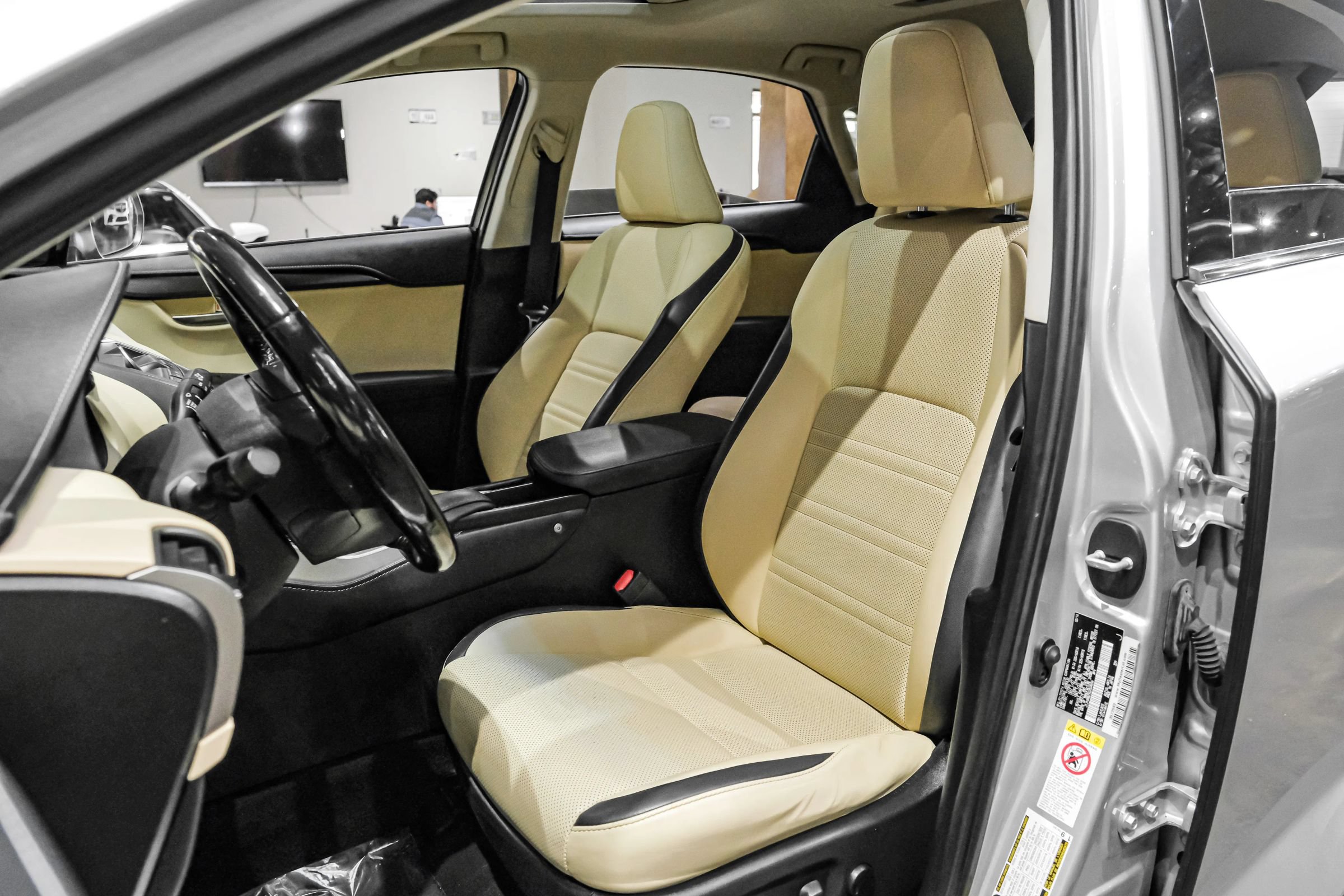 Used 2016 Lexus NX 200t FWD w/ Premium Package image 4