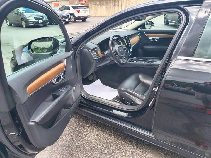 Used 2022 Volvo S90 B6 Momentum AWD/4WD image 9