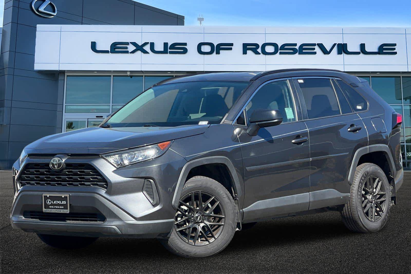 Used 2019 Toyota RAV4 LE FWD image 1