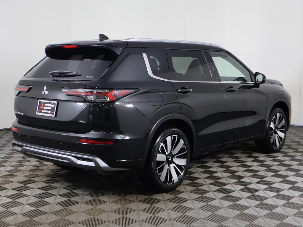 Used 2025 Mitsubishi Outlander SEL AWD/4WD image 13