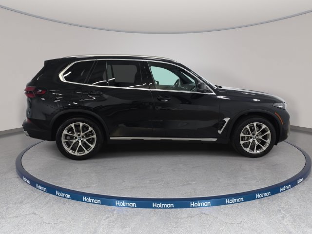 Certified 2024 BMW X5 xDrive40i w/ Parking Assistance Package AWD/4WD image 4