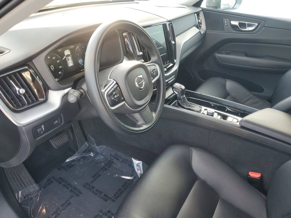 Used 2020 Volvo XC60 T5 Momentum w/ Protection Package Premier image 16