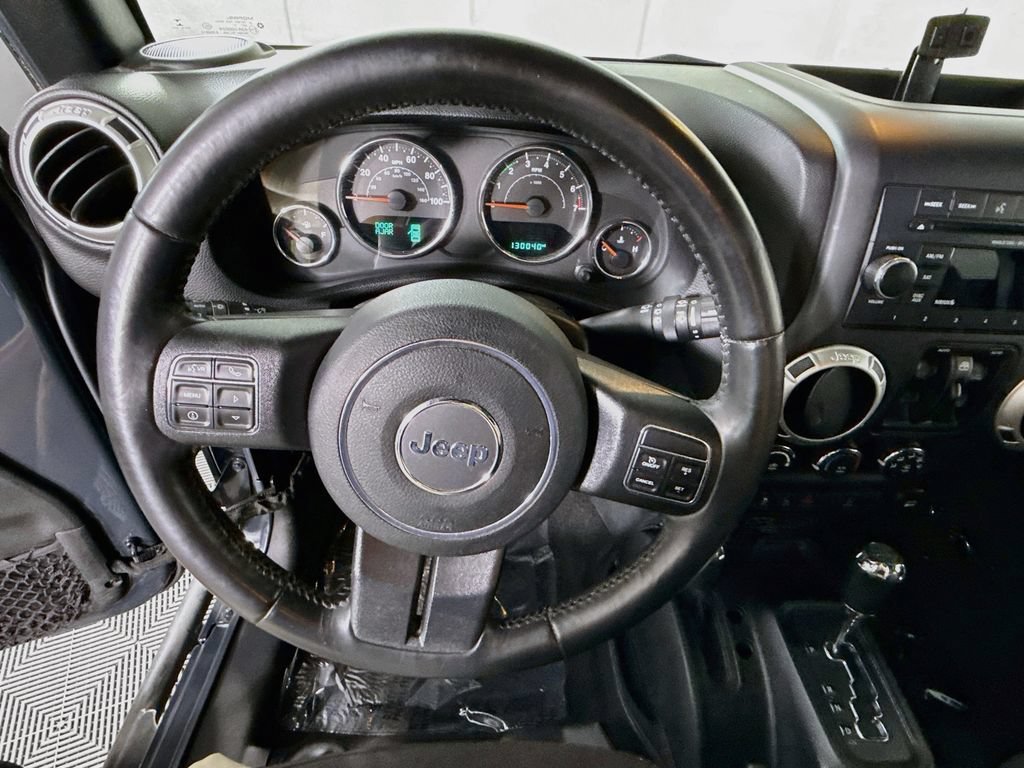 Used 2018 Jeep Wrangler Unlimited Rubicon w/ Connectivity Group AWD/4WD image 17