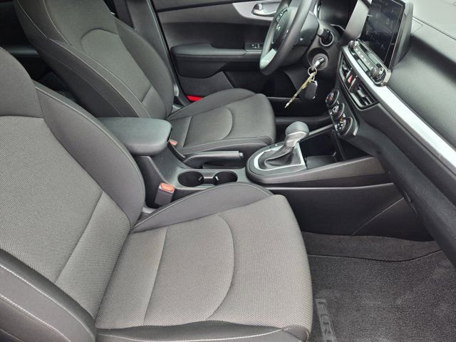 Used 2024 Kia Forte LXS FWD image 13