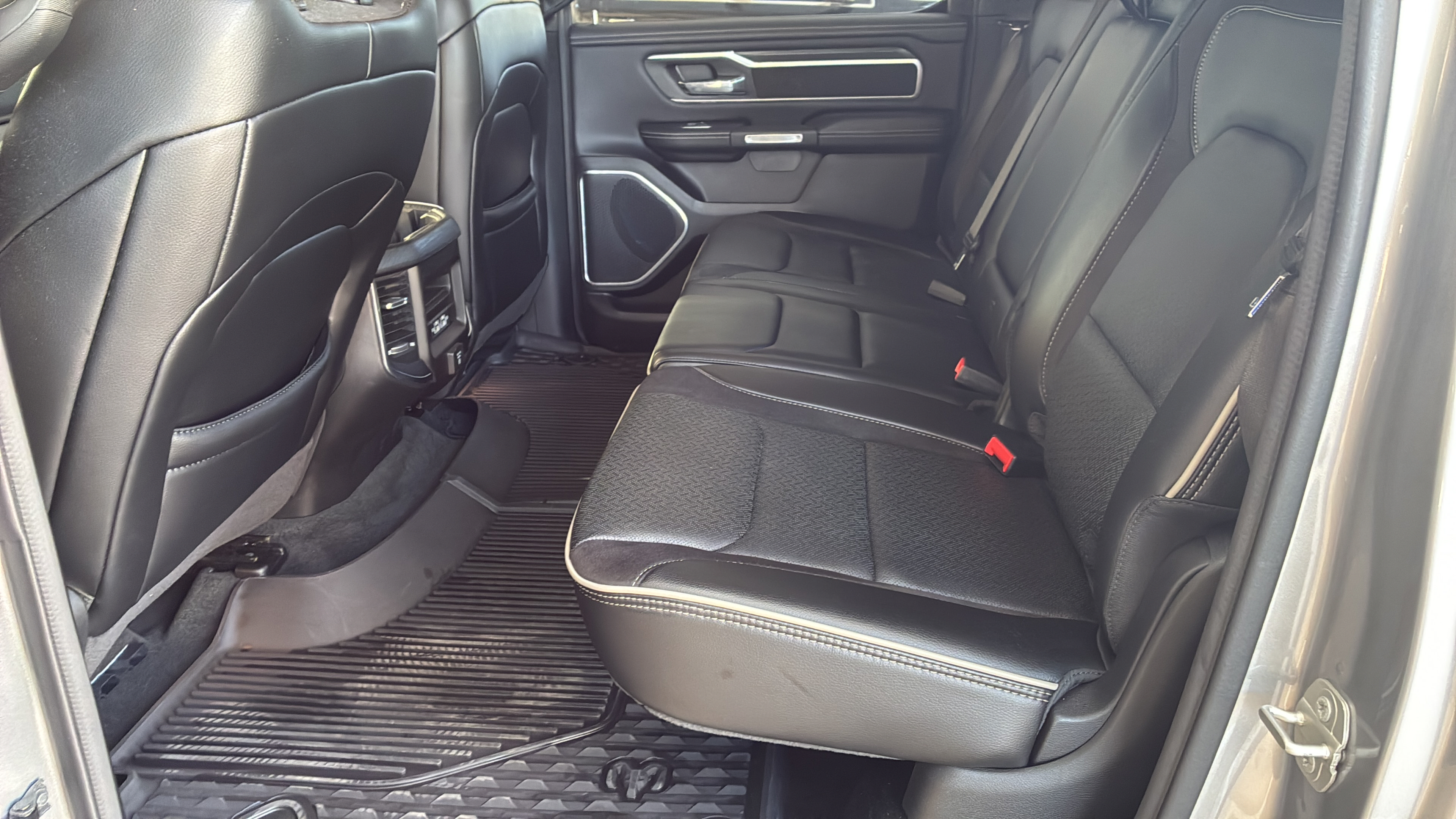 Used 2023 RAM 1500 Laramie AWD/4WD image 20