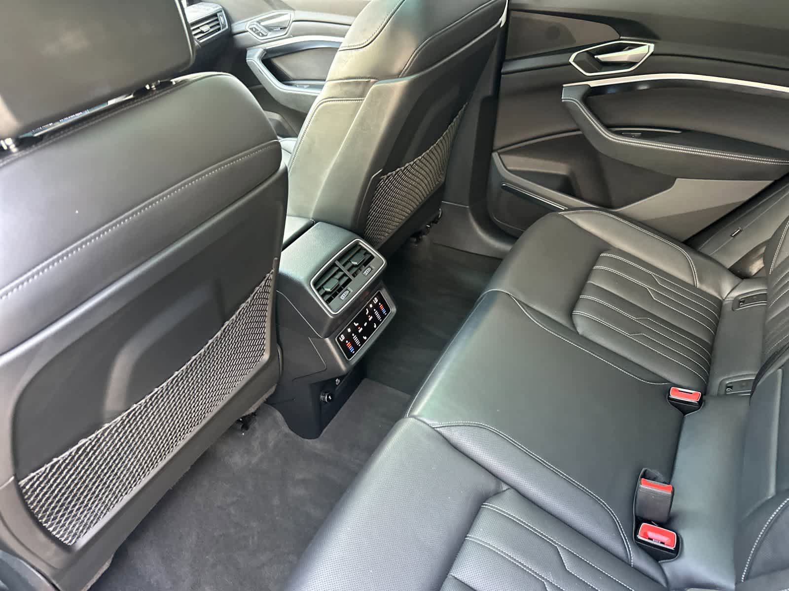 Used 2024 Audi Q8 e-tron Prestige w/ Prestige Package image 4
