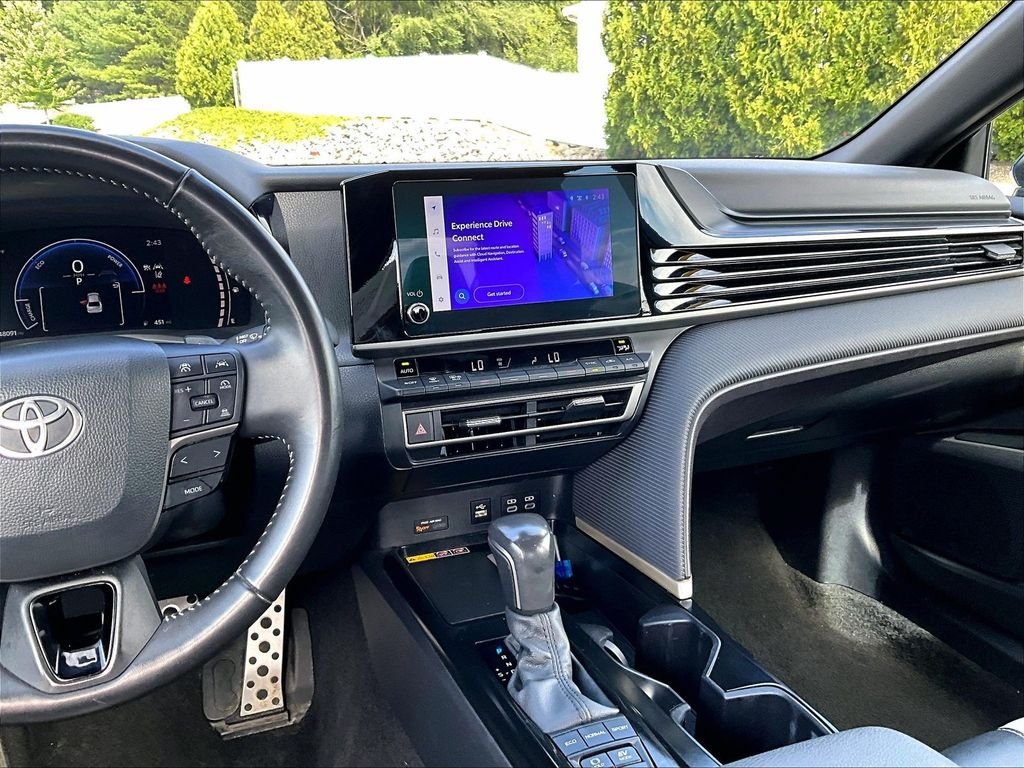 Used 2025 Toyota Camry SE FWD image 17