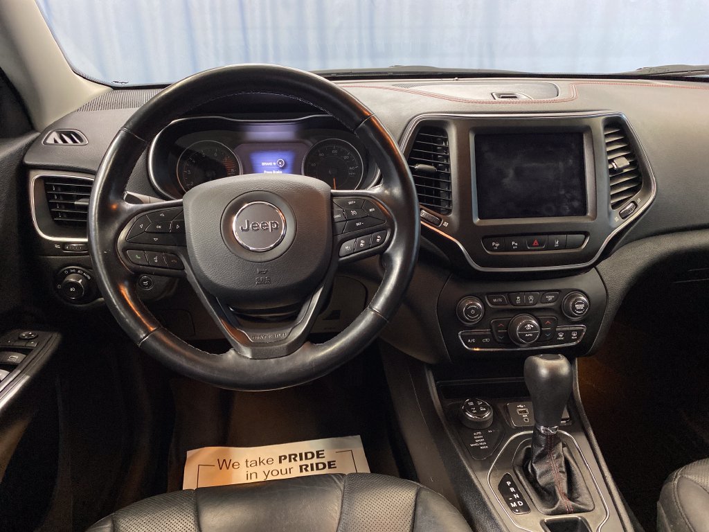 Used 2020 Jeep Cherokee Trailhawk AWD/4WD image 30