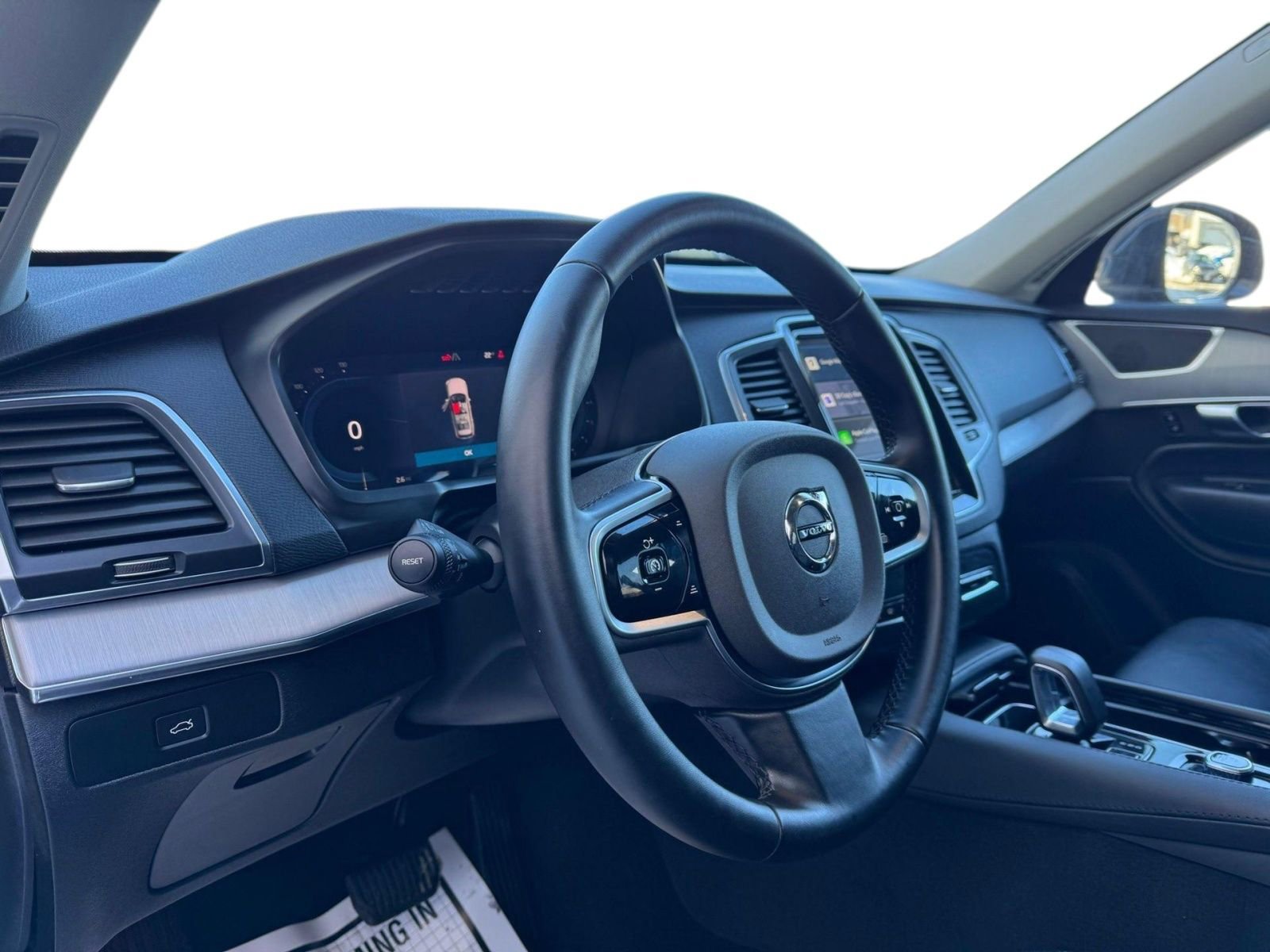 Used 2025 Volvo XC90 B5 Core AWD/4WD image 10