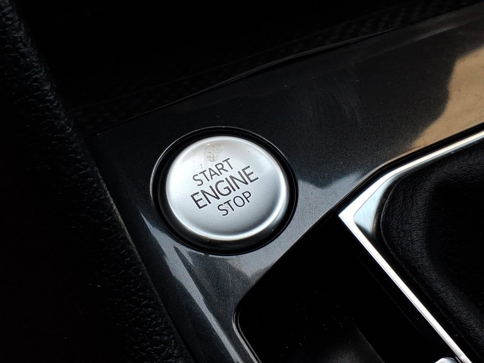 Certified 2022 Volkswagen Tiguan SE FWD image 31