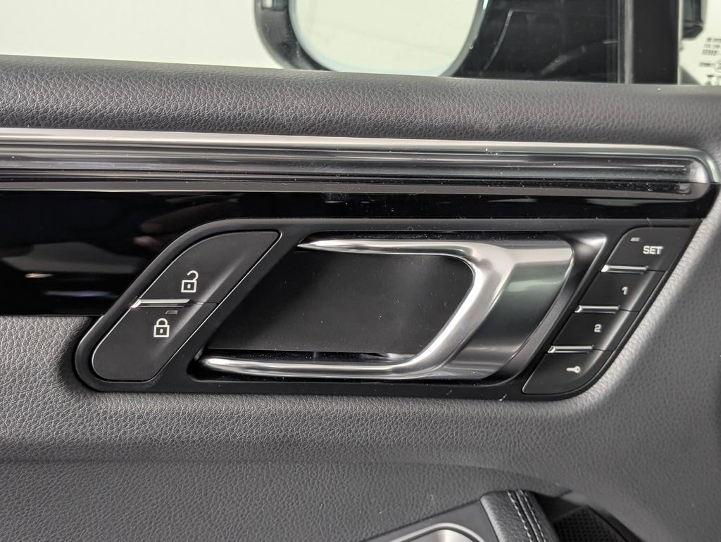 New 2026 Porsche Macan image 27