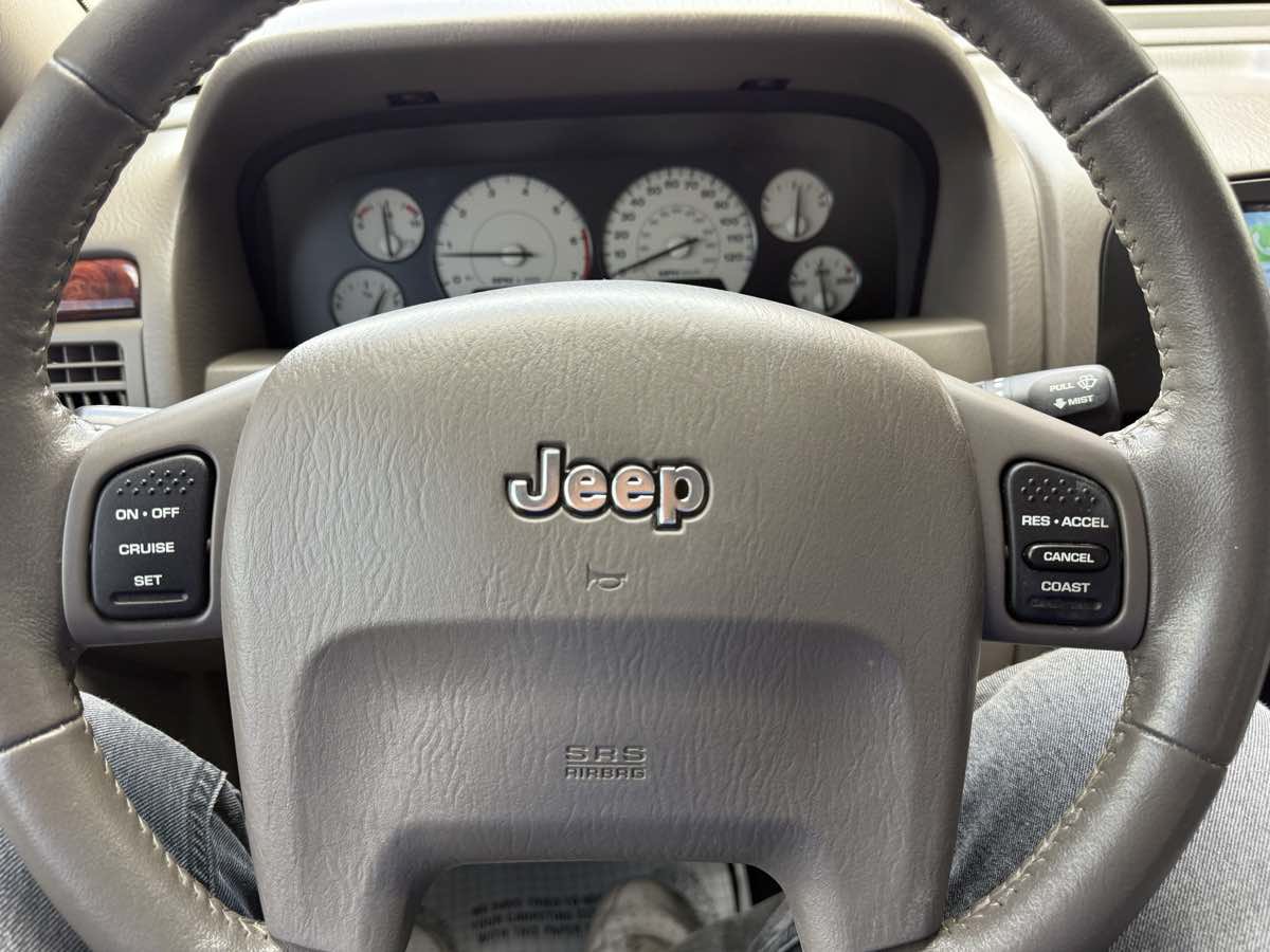 Used 2004 Jeep Grand Cherokee Limited w/ Cold Weather Group AWD/4WD image 15