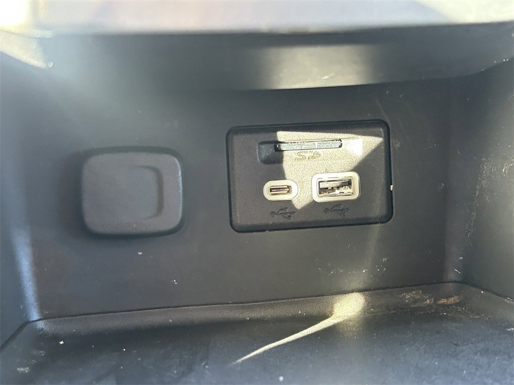 Used 2022 GMC Acadia SLT w/ Elevation Edition image 34