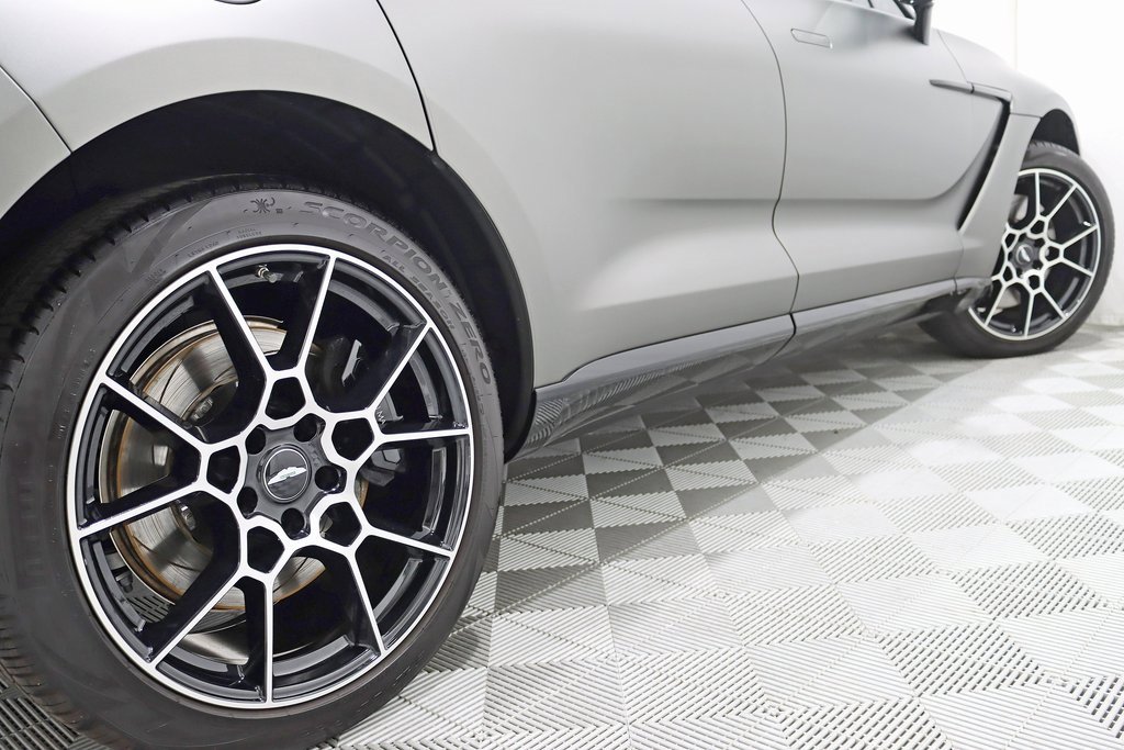 Used 2021 Aston Martin DBX image 12