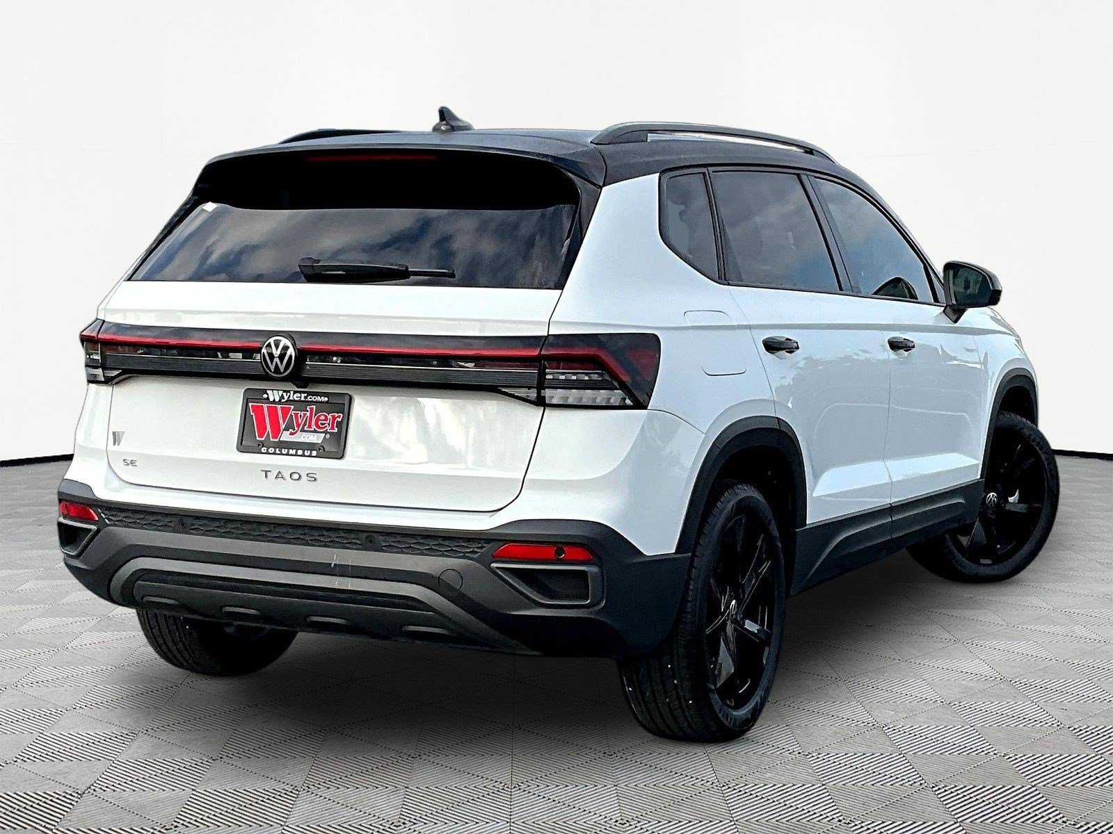 Used 2025 Volkswagen Taos SE FWD image 6