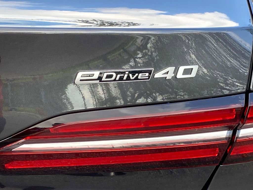 Used 2025 BMW i5 eDrive40i w/ Premium Package image 22