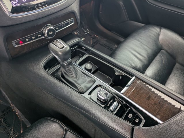 Used 2016 Volvo XC90 T6 Momentum w/ Momentum Plus Package AWD/4WD image 13