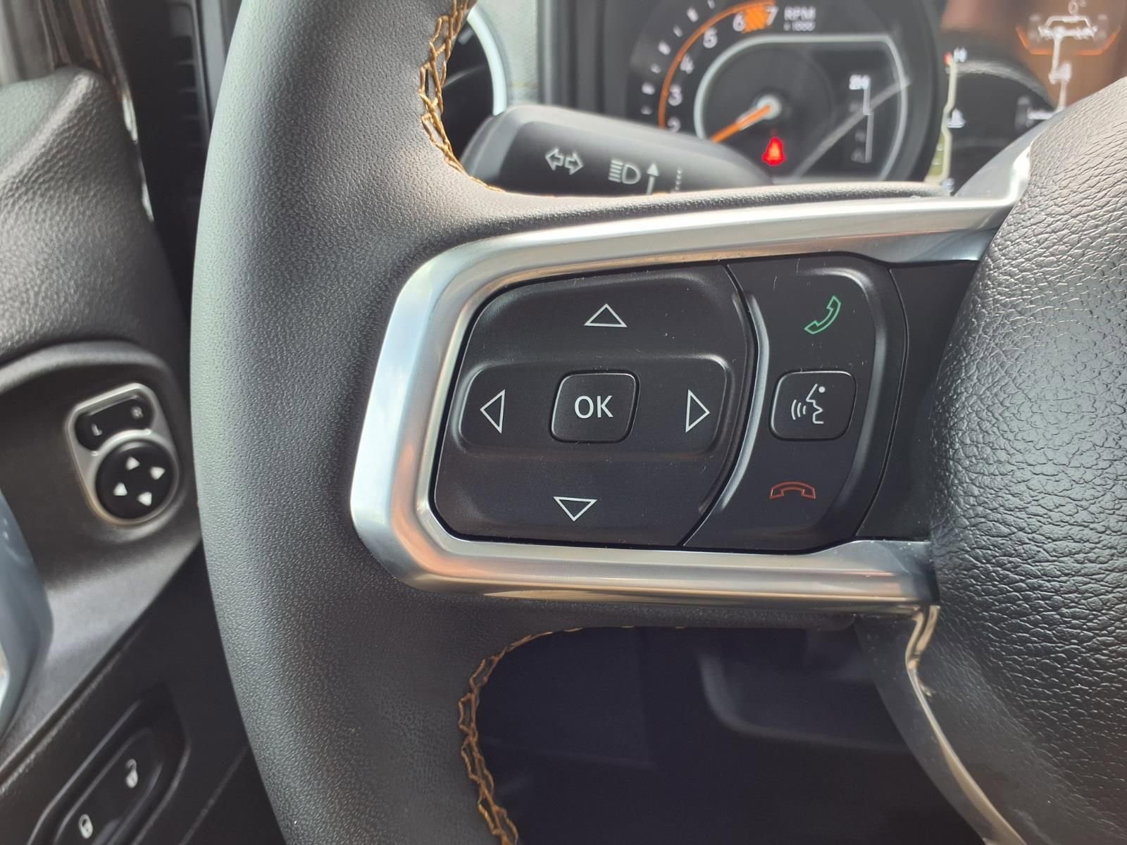 Used 2025 Jeep Wrangler Sahara image 16