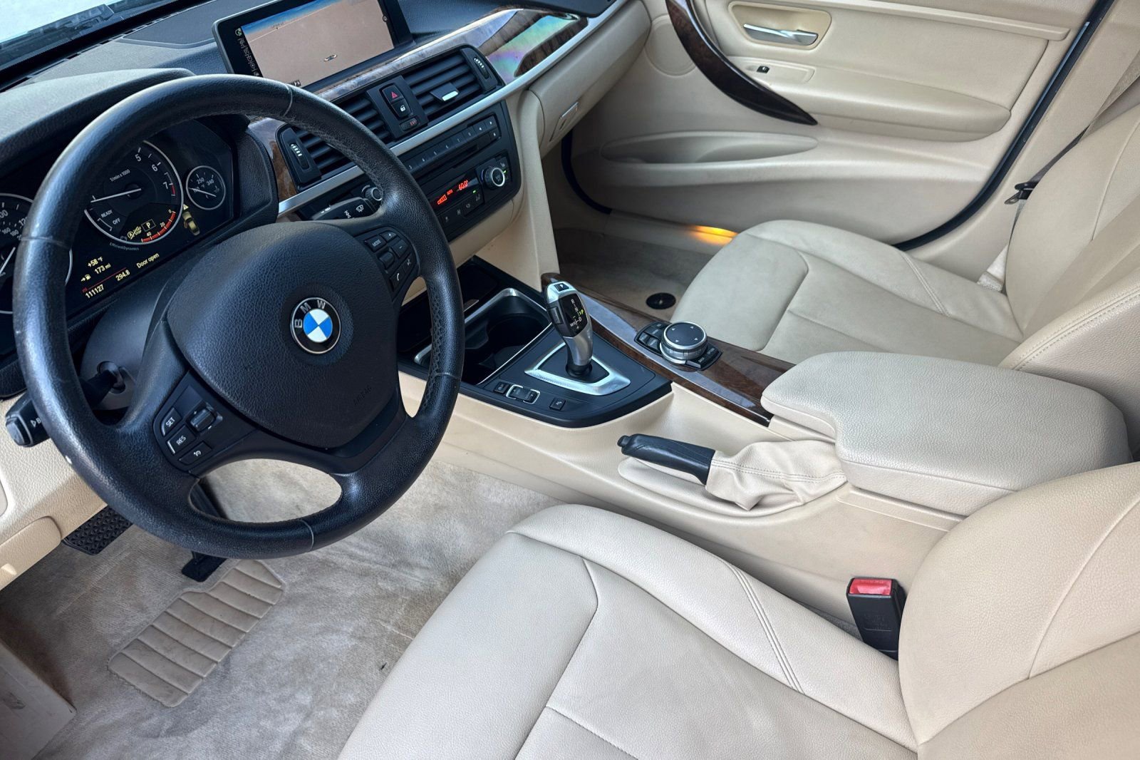 Used 2015 BMW 320i Sedan RWD image 10