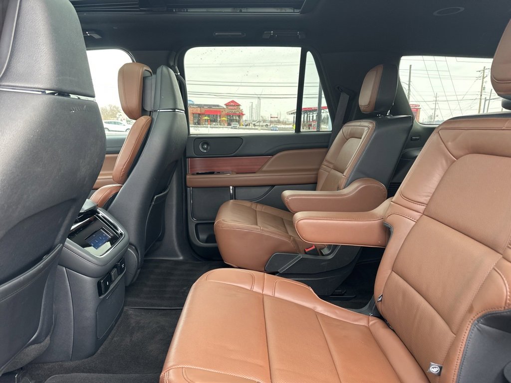 Used 2022 Lincoln Navigator Reserve image 18