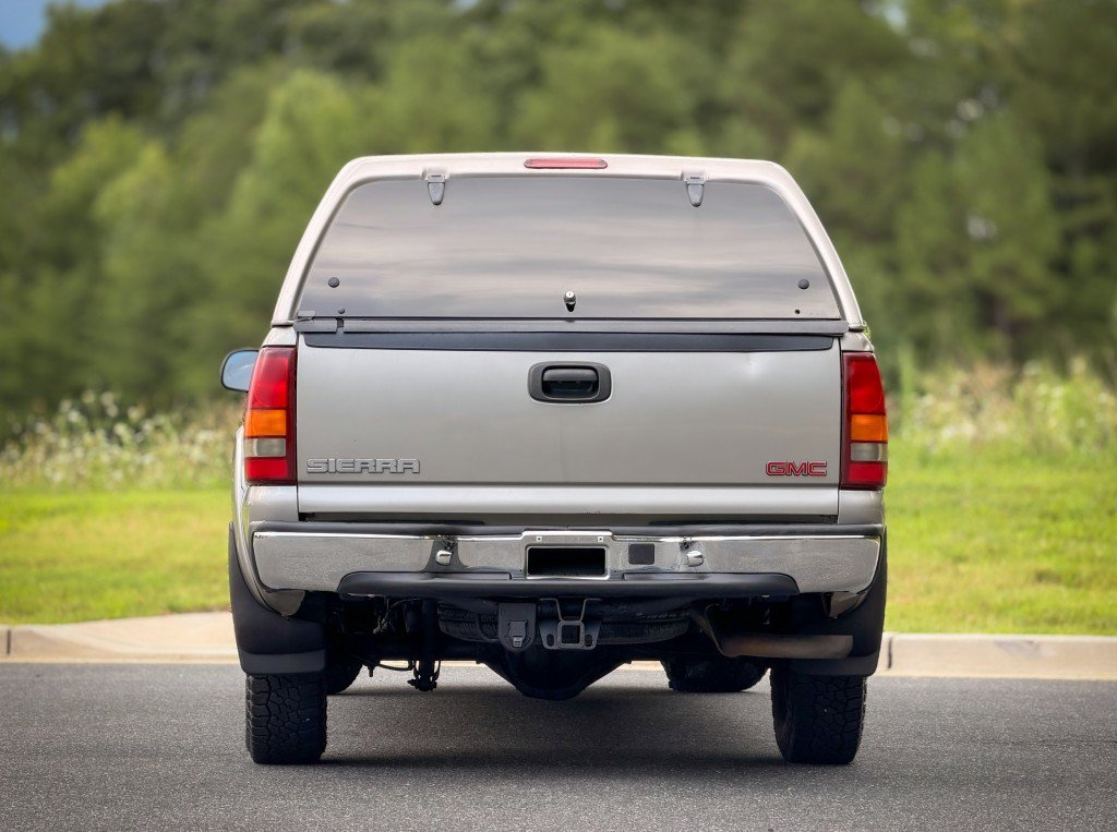 Used 2003 GMC Sierra 1500 SLT w/ SLT Preferred Equipment Group AWD/4WD image 10
