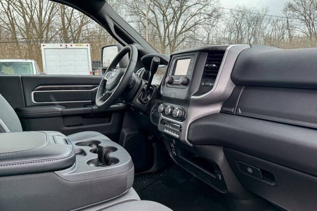 Used 2024 RAM 5500 SLT w/ Quick Order Package 2YG SLT AWD/4WD image 10