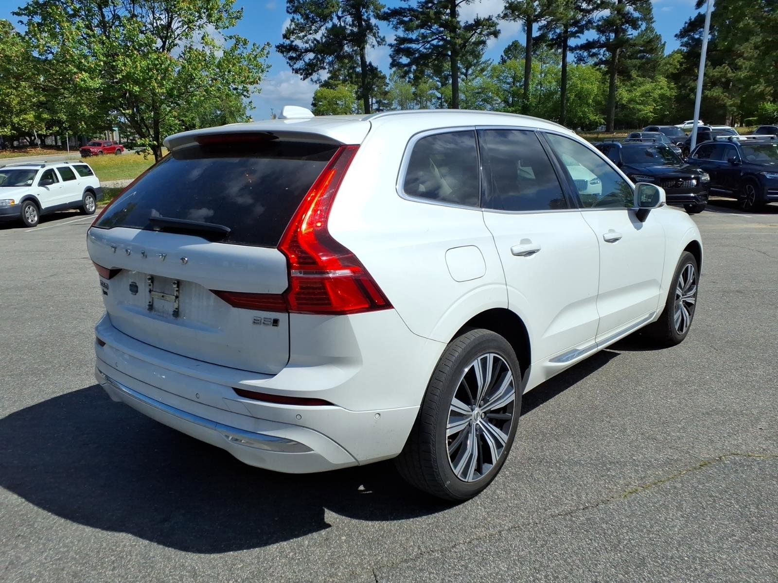 Used 2023 Volvo XC60 B5 Core w/ Protection Package AWD/4WD image 3