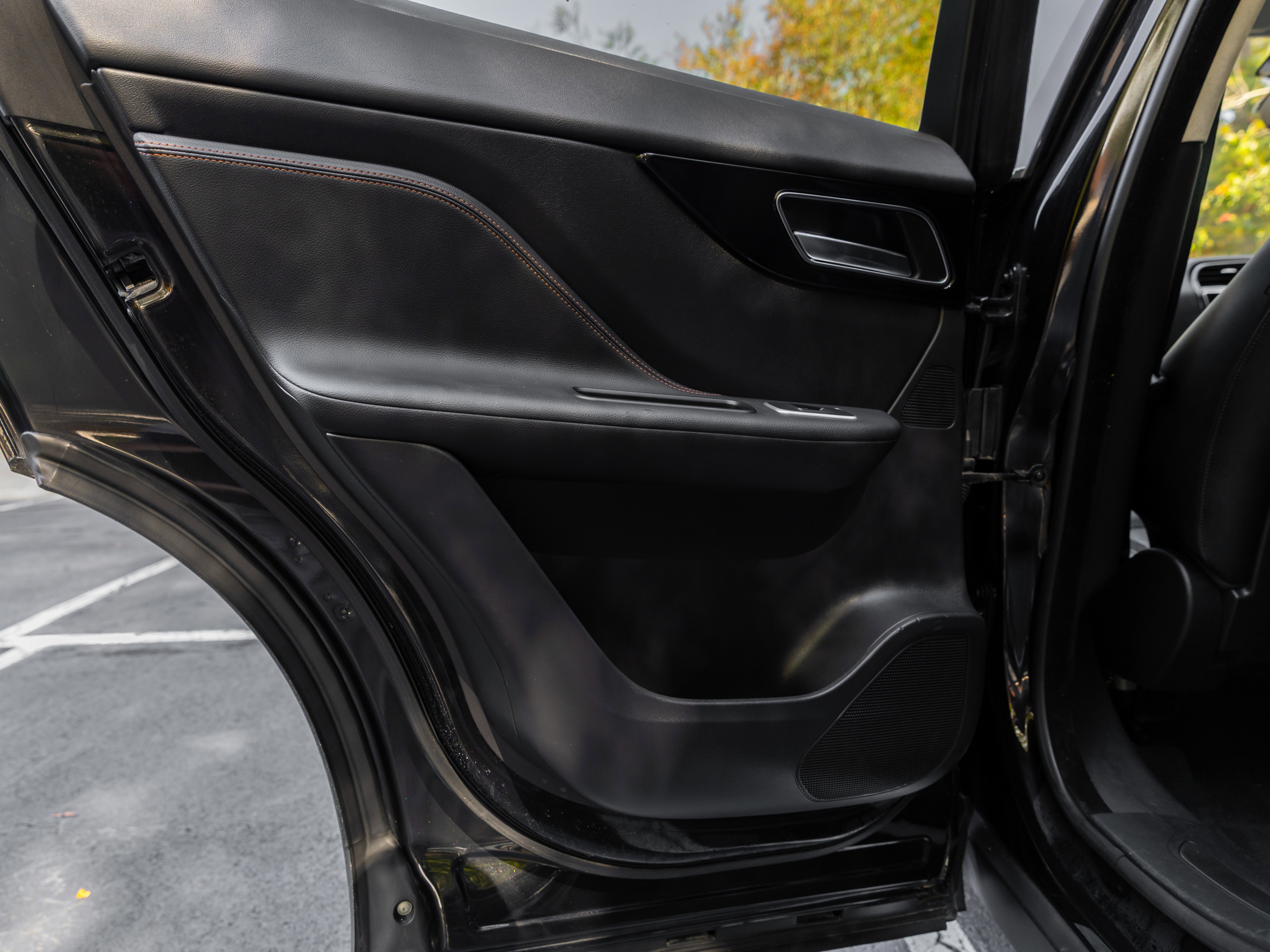 Used 2019 Jaguar F-PACE Prestige image 33