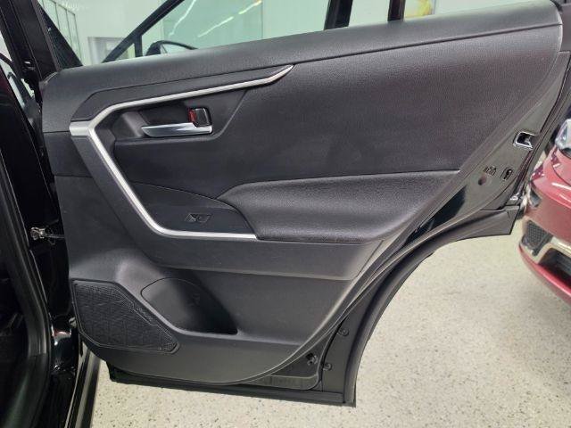 Used 2022 Toyota RAV4 SE AWD/4WD image 38