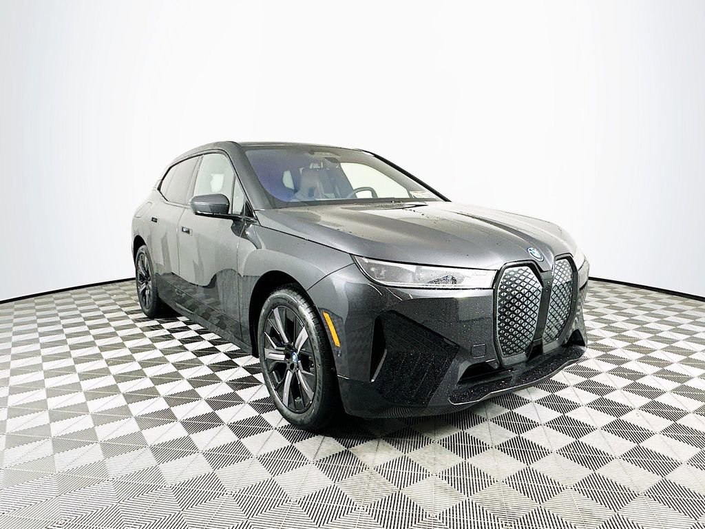 Used 2025 BMW iX xDrive50 image 1