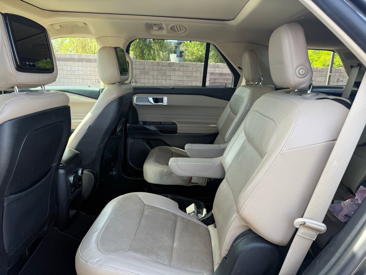 Used 2020 Ford Explorer Limited w/ Class III Trailer Tow Package RWD image 10