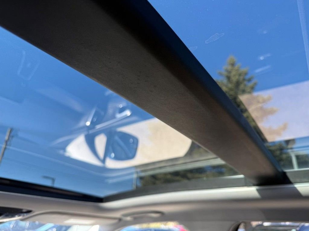 Used 2022 Kia Sorento SX w/ Panoramic Sunroof Package image 13