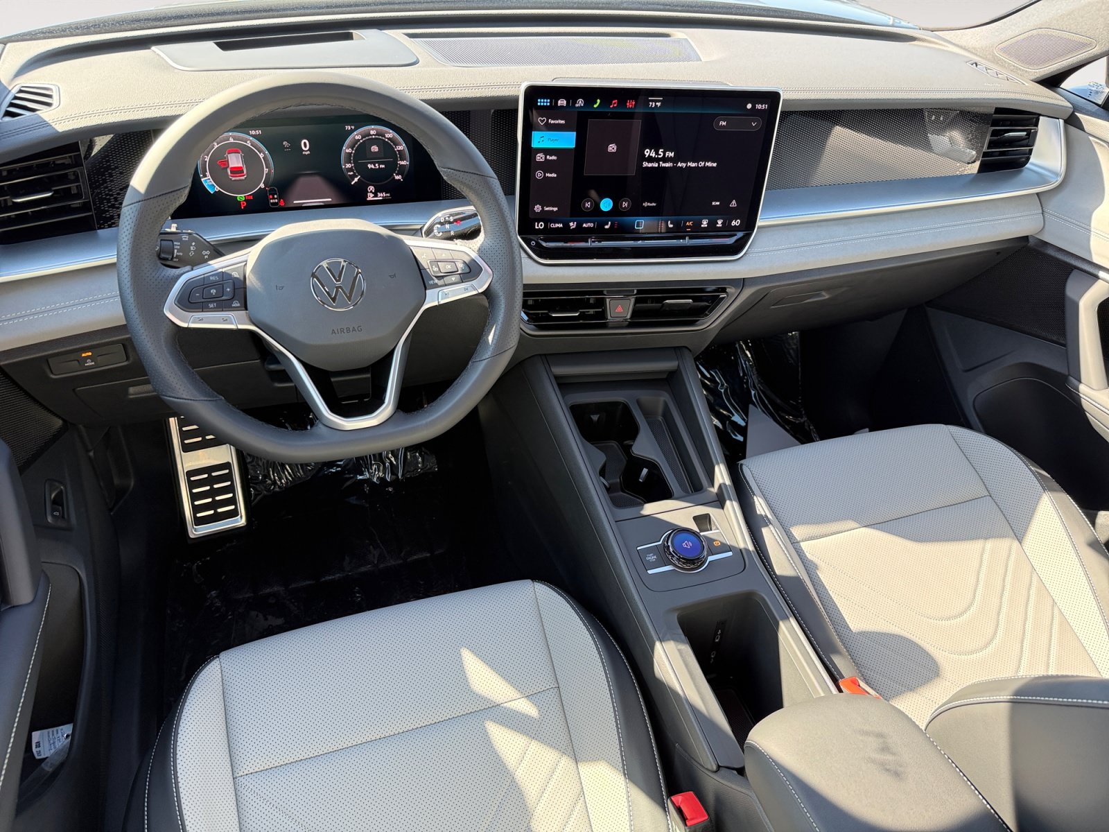 New 2026 Volkswagen Tiguan SE R-Line FWD image 15