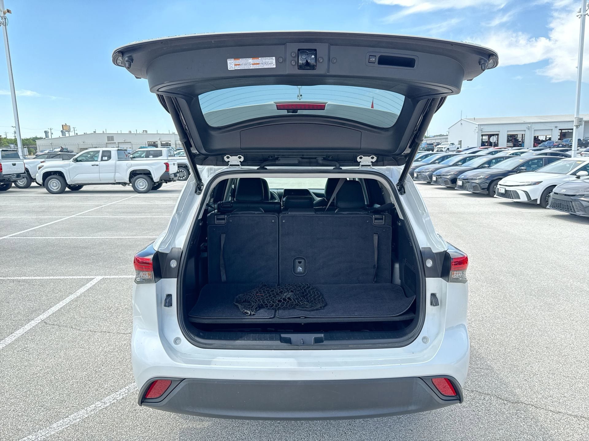 Used 2023 Toyota Highlander XLE FWD image 20
